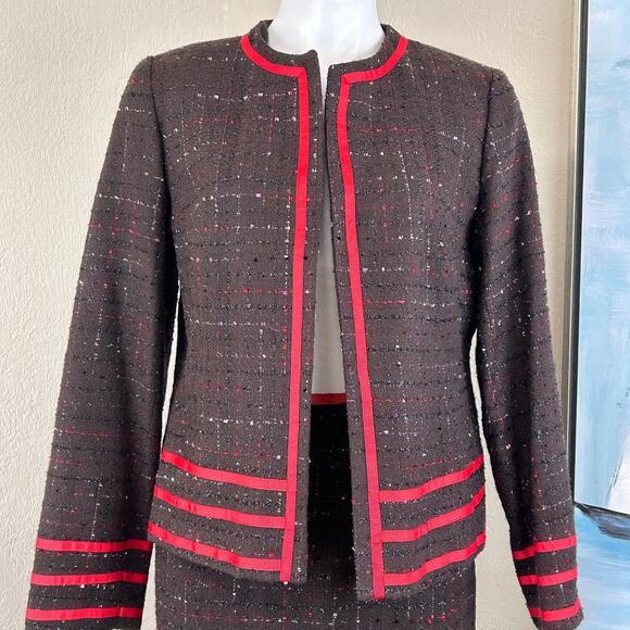 Tara Ryan Skirt Suit Woven
Brown, Red, Cream, Black Metallic size 12 - Picture 2 of 7